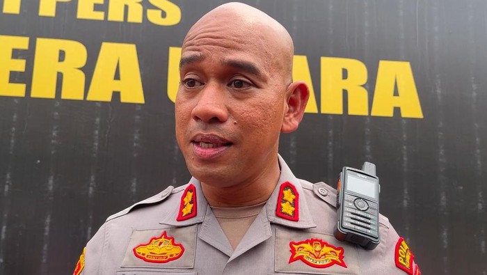 Kapolres Pelabuhan Belawan AKBP Oloan Siahaan saat diwawancarai di Polda Sumut. (Finta Rahyuni/detikSumut)