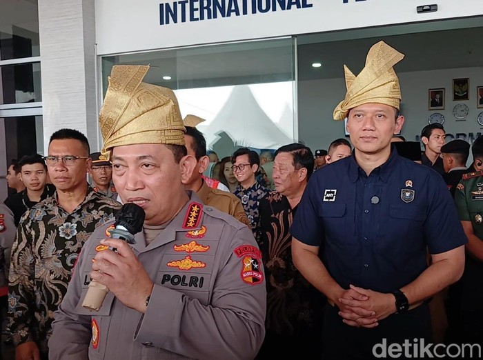 Kapolri Jenderal Listyo Sigit Prabowo saat peresmian Terminal Ferry Internasional Gold Coast di Bengkong, Batam, Kepri.(Alamudin/detikcom)