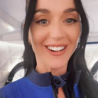 Tampak Katy Perry telah mencoba baju ketat astronot dari  Blue Origin, perusahaan antariksa milik Jeff Bezos.  Foto: Instagram
