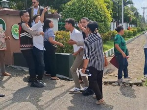 Sidang Plt Kepala Biro Setda NTT Ricuh, Polisi Dimaki-Jurnalis Dipukul