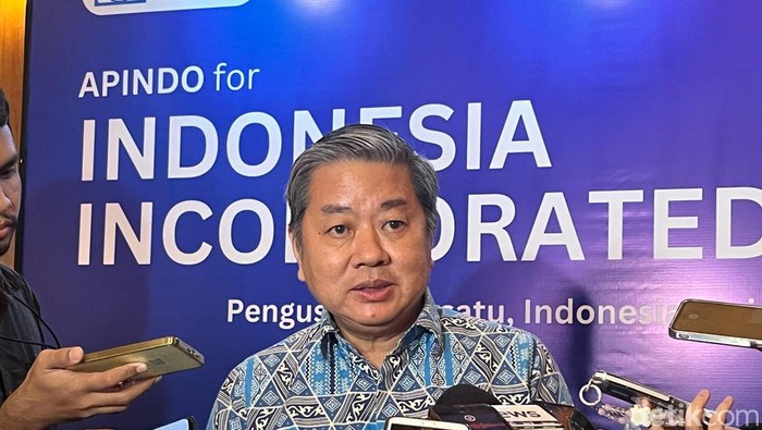 Sejumlah pengunjung melihat-lihat stand di ajang Manufacturing Expo 2022 yang berlangsung di JIEXPO, Kemayoran, Jakarta, Kamis (1/12/2022).  PT Pamerindo Indonesia (Pamerindo) menggelar pameran ke-31 Manufacturing Indonesia 2022 yang mengangkat tema solusi keberlanjutan untuk Industri Manufaktur.