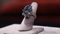 Berlian biru 23 karat ini akan segera dilelang.  