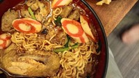 Di Depok, kamu bisa mencicipi seblak prasmanan di King Seblak yang ada di Ruko Ramanda. Pilihan toppingnya hingga 100 varian dengan harga mulai dari Rp 2 ribuan. Foto: arda Sa
