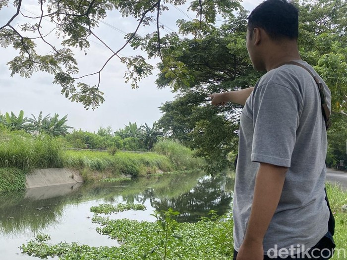 Lokasi penemuan mayat pria telanjang di Kali Kokrosono, Kelurahan Panggung Lor, Kecamatan Semarang Utara, Kota Semarang, Senin (14/4/2025).