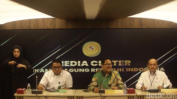 4 hakim yang terdiri dari hakim hingga pengacara menjadi tersangka kasus suap Rp 60 miliar. Begini tanggapan Mahkamah Agung (MA) terkait kasus ini.