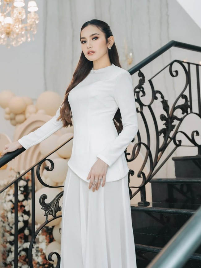 Penampilan Mahalini di acara aqiqah putrinya, Selina, pada bulan Maret lalu bahkan sudah tampak langsing dan tak seperti orang yang habis melahirkan pada umumnya. Kenakan dress putih press body, tubuh langsing wanita 25 tahun itu jelas terlihat. Foto: Instagram/@mahaliniraharja