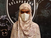 Momen Mahasiswa di Mataram Ditangkap Saat Menyamar Jadi Jemaah Wanita