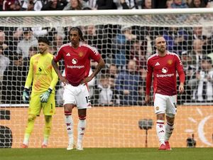 Klasemen Liga Inggris: MU Posisi 14 Usai Dihajar Newcastle 1-4