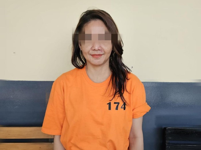 Mantan artis, Sekar Arum Widara, ditangkap usai belanja menggunakan uang palsu di mal kawasan Kemang, Jaksel. Sekar ditetapkan sebagai tersangka dan ditahan. (dok Istimewa)
