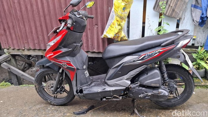 Warga RT 18, Kelurahan Lingkas Ujung, Kecamatan Tarakan Timur, Kota Tarakan digegerkan penemuan mayat wanita berinisial SY (41) di kolong rumah pada Senin (14/4/2025) sekitar pukul 11.00 WITA.