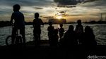 Menikmati Senja dan Cantiknya JIS di Danau Cincin