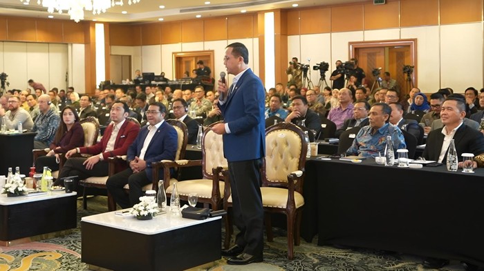 Menteri Transmigrasi Iftitah Sulaiman saat diskusi The Yudhoyono Institute bertema Dinamika dan Perkembangan Dunia Terkini: Geopolitik, Keamanan, dan Ekonomi Global di Hotel Sahid, Minggu (13/4).