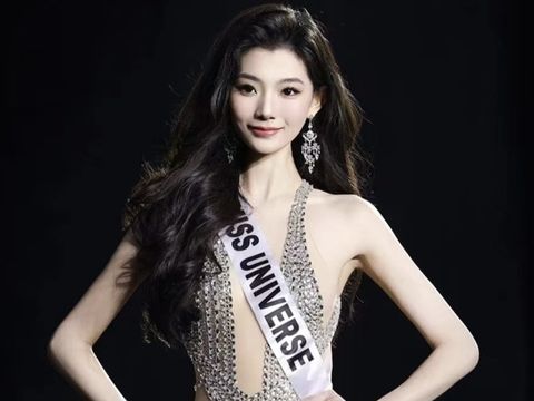 Miss Universe China Xinying Zhu gelarnya dicopot digantikan oleh Zhao Na