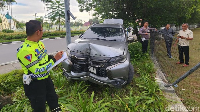 Mobil saat kecalakaan dan setelah dievakuasi (Foto: Dok Raja Adil Siregar)