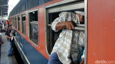 Gen Z Tahu Nggak Ya, Mudik Naik Kereta Zaman Dulu Itu Perjuangan Banget!