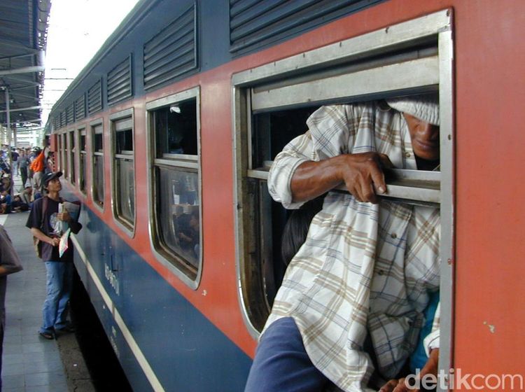 Gen Z Tahu Nggak Ya, Mudik Naik Kereta Zaman Dulu Itu Perjuangan Banget!