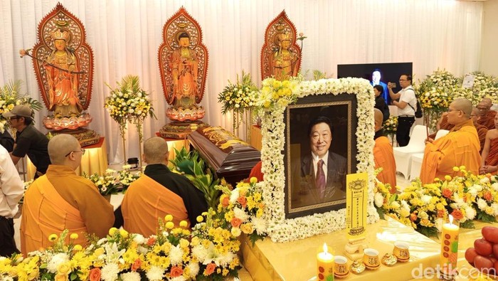 Jenazah Murdaya Poo disemayamkan di Vihara GVA Mendut Magelang, Senin (14/4/2025).