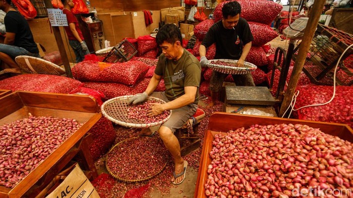 Pasokan Lancar, Harga Pangan di Pasar Induk Kramat Jati Stabil Pasokan pangan ke Pasar Kramat Jati, Jakarta, mulai normal. Harga pangan di pasar tersebut pun terpantau mulai stabil.