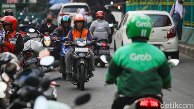 Pemotor Lawan Arah di Kolong Flyover Ciputat Bakal Kena ETLE