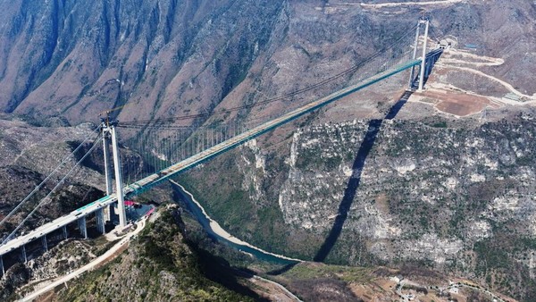 Jembatan Tertinggi Dunia Diresmikan di China