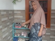 2 Maling Terekam CCTV Curi Sepatu Bermerek di Teras Rumah Warga Kota Malang