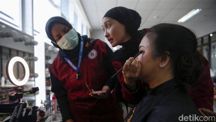 Pendatang Baru di Jakarta, Yuk Ikut Pelatihan Kerja Tidak ada operasi yustisi bagi pendatang di Jakarta. Pendatang yang masuk Jakarta usai Lebaran 2025 ini dilatih keterampilan di Pusat Pelatihan Kerja Daerah Jakarta.