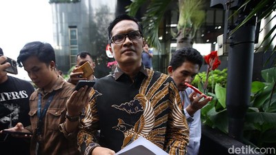 Pengacara Hasto, Febri Diansyah Diperiksa KPK