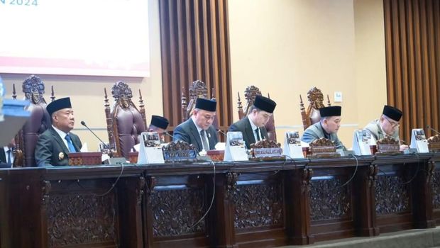 Pimpinan Rapat Paripurna Pansus DPRD Sumsel