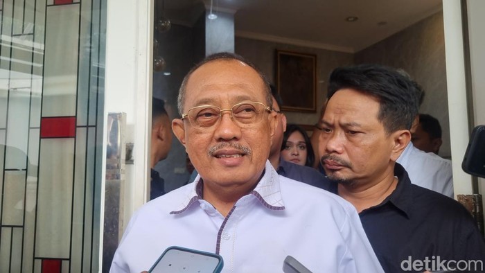 Polemik Wawali Surabaya Armuji dan Diana