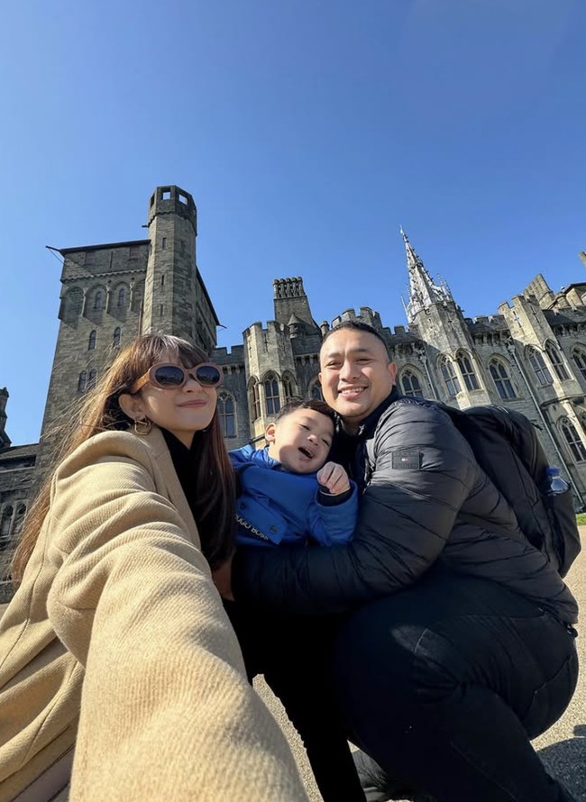 Gilang Dirga memilih pergi ke London Zoo untuk menyenangkan buah hati tercintanya bersama sang istri, Adiezty Fersa. Mereka juga mengunjungi beberapa tempat wisata selama di Inggris. Foto: dok. Instagram 