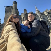 Gilang Dirga memilih pergi ke London Zoo untuk menyenangkan buah hati tercintanya bersama sang istri, Adiezty Fersa. Mereka juga mengunjungi beberapa tempat wisata selama di Inggris. Foto: dok. Instagram 