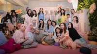 Deretan selebritas hadiri perayaan ulang tahun pertama putri Raffi Ahmad dan Nagita Slavina, Lily, di rumah Andara, akhir pekan kemarin. Ada Melly Goeslaw, Rossa, Aurel Hermansyah, Shandy Purnamasari, Gya P Sadiqah, Ayu Dewi, dan istri Wakil Ketua DPR Sufmi Dasco Ahmad, Euis Handayani. Foto: dok. Instagram Raffi Nagita