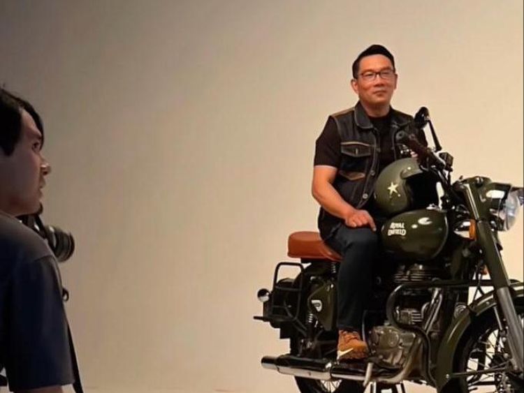 Momen-momen Ridwan Kamil Naik Royal Enfield yang Kini Jadi Sitaan KPK