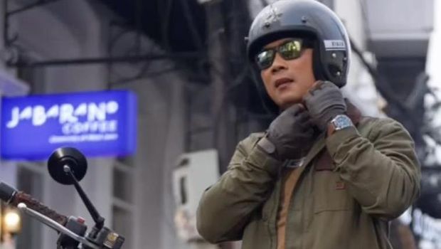 Ridwan Kamil bersama motornya Royal Enfield (dok. Instagram @ridwankamil)