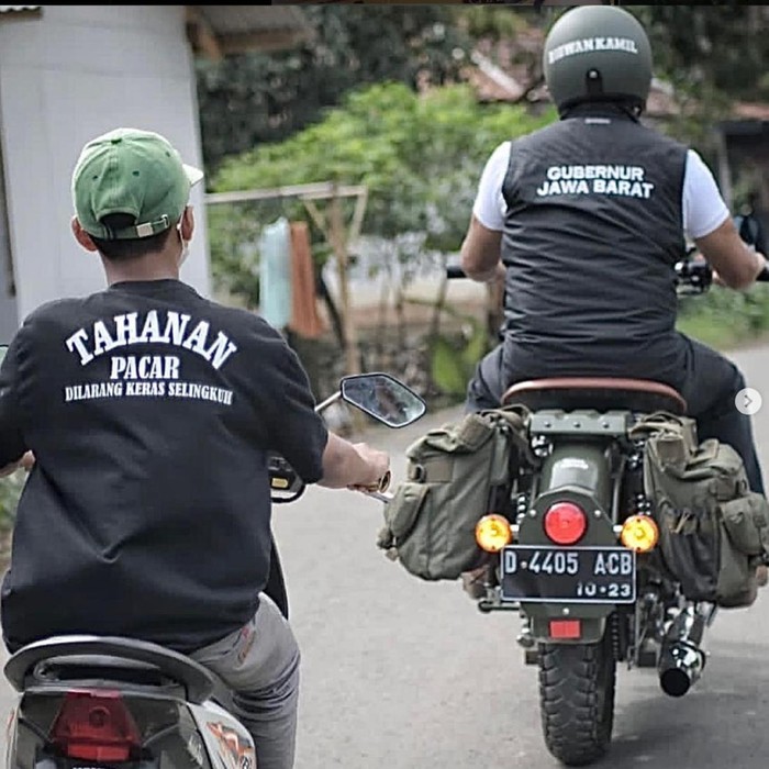 Ridwan Kamil bersama Royal Enfield (Instagram @ridwankamil)