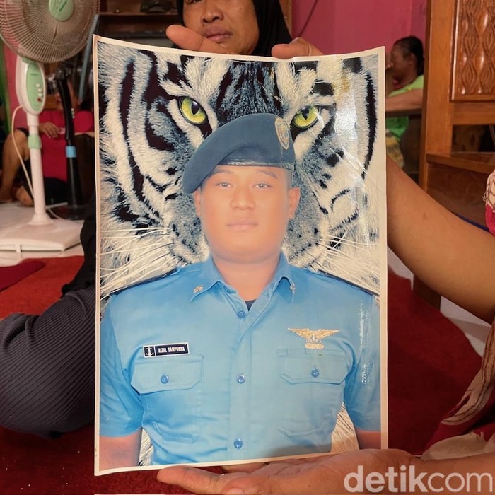 Rizal Sampurna (30) adalah lulusan sekolah pelayaran Kabupaten Banyuwangi yang mengadu nasib di luar negeri