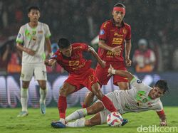 Sensasi Motret Pertandingan Sepakbola Pakai Canon EOS R1