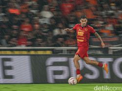 Sensasi Motret Pertandingan Sepakbola Pakai Canon EOS R1