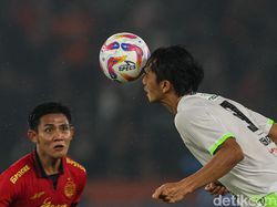 Sensasi Motret Pertandingan Sepakbola Pakai Canon EOS R1