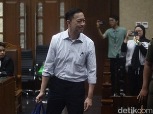 Video: Tom Lembong Buka Suara soal Temuan iPad-Macbook di Selnya