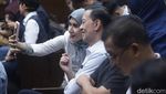 Senyum Tom Lembong Saat Jalani Sidang Lanjutan