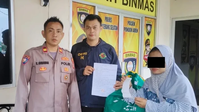 Seorang ibu mengajak 2 anaknya mencuri kosmetik di swalayan di Pondok Aren, Tangsel.
