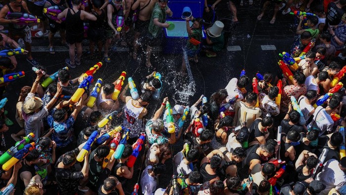 Revellers play with water as they celebrate the Songkran holiday, which marks the Thai New Year, in Bangkok, Thailand, April 13, 2025. REUTERS/Chalinee Thirasupa