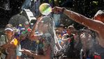 Serunya Perang Air Rayakan Tahun Baru Tradisional Songkran di Thailand