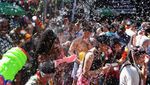Serunya Perang Air Rayakan Tahun Baru Tradisional Songkran di Thailand