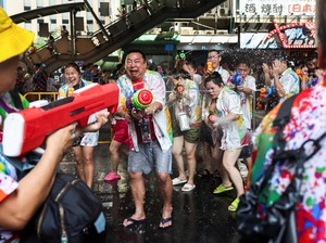 Tragis... Kecelakaan Turun, tapi Korban Tewas Naik di Songkran Thailand