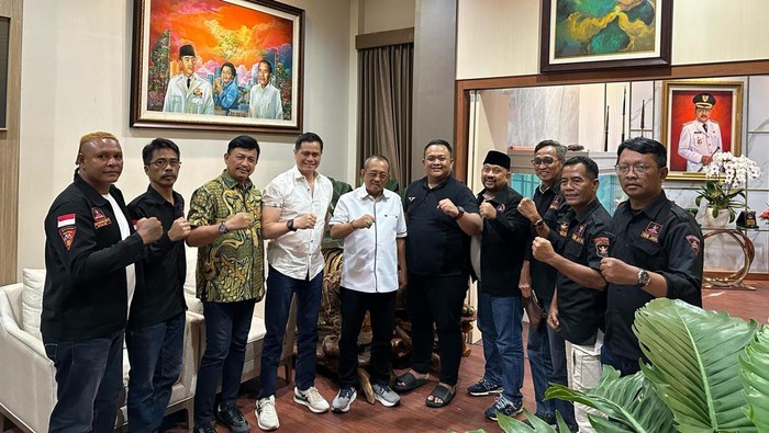 Silaturahmi GRIB Jaya Jatim ke Rumah Dinas Wawali Armuji.