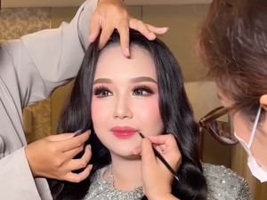 Gaya Glamor Sisca Kohl di Pernikahan Jessica Jane, Bikin Pangling