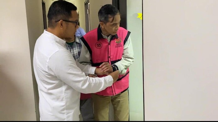 Tampang hakim Agam penerima suap saat ditangkap Kejagung (tangkapan layar) Tampang hakim Agam penerima suap saat ditangkap Kejagung (tangkapan layar)