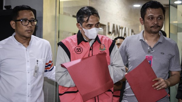 Tiga Hakim Pemberi Vonis Lepas Korupsi Migor Berbaju Tahanan Kejagung